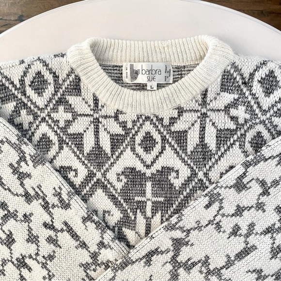 Vintage Gray and White Cozy Knit Sweater - Picture 10 of 11